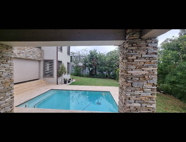 6 BEDROOM HOUSE FOR SALE IN IZINGA ESTATE